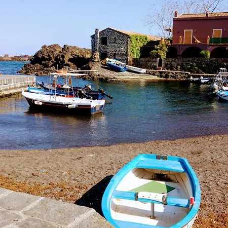Casa Del Sole Con Vista Sull'etna A 200 Mt Dal Mare Holiday home Acireale